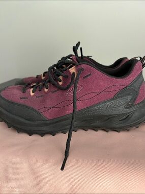 Keen walking shoes